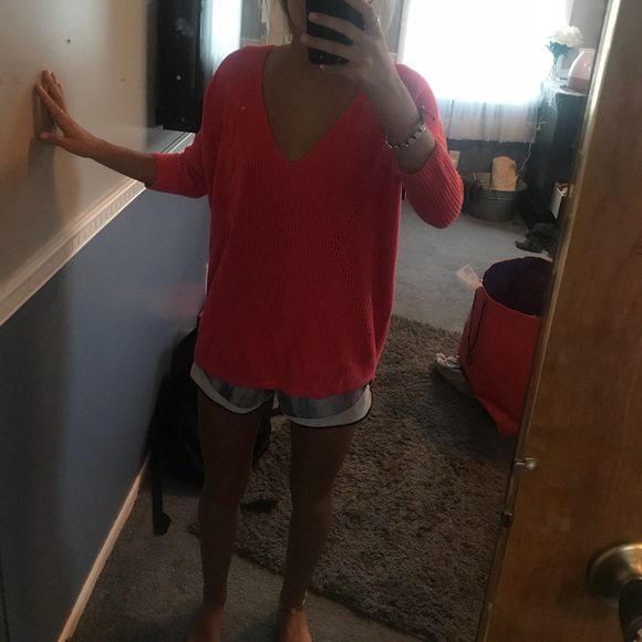 Cute fun oversized sweater! - Picture 4 of 4